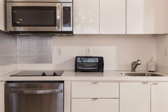 1611 Meridian Ave in Miami Beach, FL - Building Photo - Building Photo