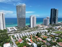 211 190th St in Sunny Isles Beach, FL - Foto de edificio - Building Photo