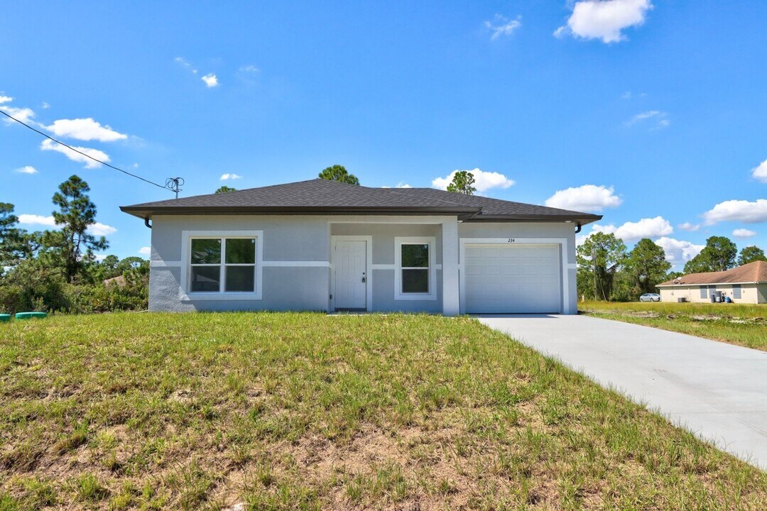234 Narcissus Ave S in Lehigh Acres, FL - Building Photo