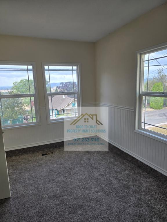 306 East E Street in Rainier, OR - Foto de edificio - Building Photo