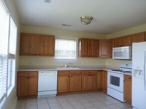 305 Oak Tree Blvd NW in Christiansburg, VA - Foto de edificio - Building Photo