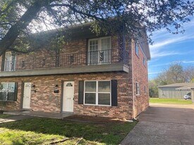 1710 N Travis St in Sherman, TX - Building Photo