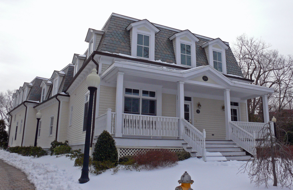 Milbank Commons in Greenwich, CT - Foto de edificio