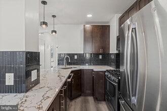 1104 Vernon Rd in Philadelphia, PA - Building Photo - Building Photo