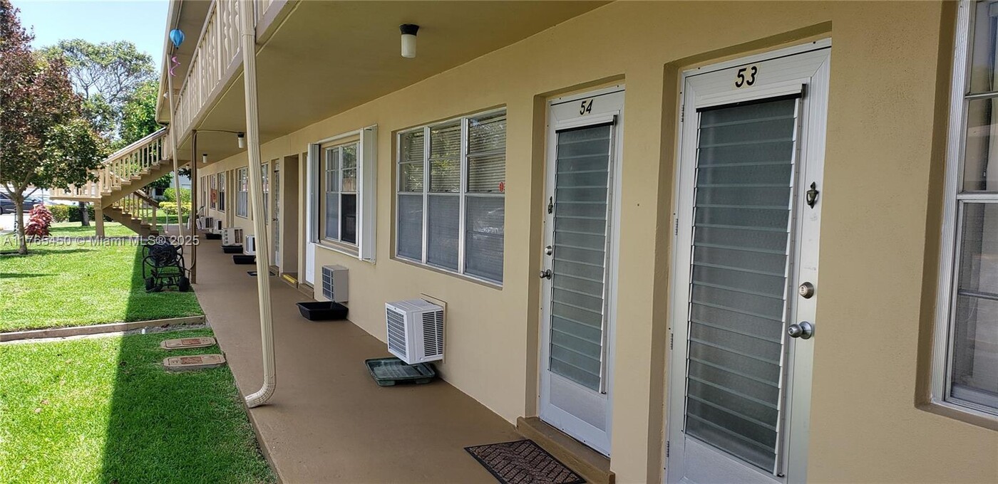 54 Cambridge C in West Palm Beach, FL - Building Photo