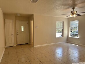 139 Arrow Oaks in San Antonio, TX - Building Photo - Building Photo