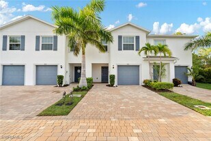 15535 Wildflower Cir in Naples, FL - Building Photo