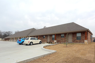 190 N Davis Ave in Claremore, OK - Building Photo - Building Photo