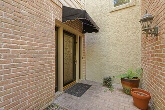 10125 Valley Forge Dr in Houston, TX - Foto de edificio - Building Photo