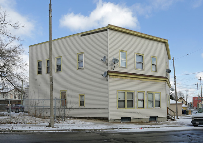 828 W Windlake Ave in Milwaukee, WI - Building Photo - Building Photo