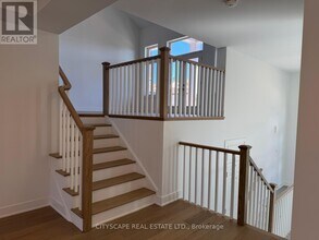 38 Suzuki St in Barrie, ON - Building Photo - Building Photo