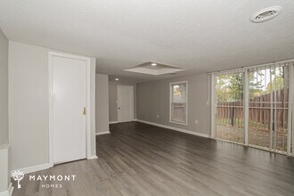 2415 Lynnfork Ave in Cincinnati, OH - Foto de edificio - Building Photo