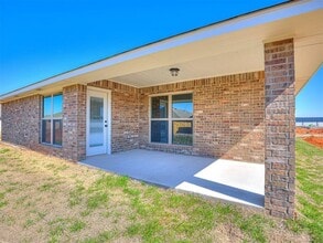 545 Grand Sycamore Dr in Washington, OK - Building Photo - Building Photo