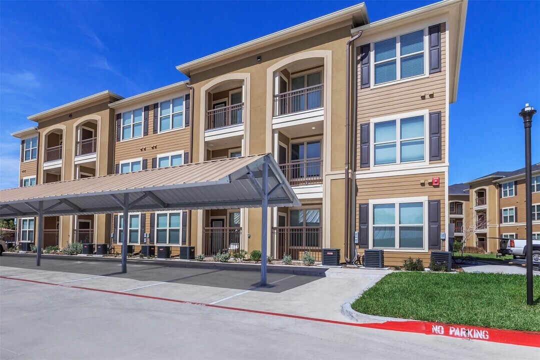 1430 Mile 6 1/2 W in Weslaco, TX - Foto de edificio