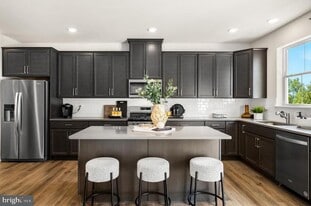 35 E Front St in Bridgeport, PA - Building Photo