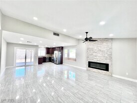 5828 W Divers Cove Way in Las Vegas, NV - Building Photo