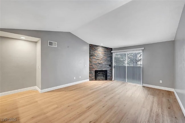 231 W Horizon Ridge Pkwy in Henderson, NV - Building Photo - Building Photo