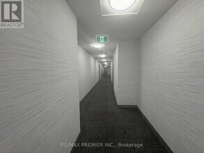 3220 Sheppard Ave E in Toronto, ON - Building Photo - Building Photo