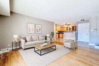 1609 N Windsor Dr in Arlington Heights, IL - Building Photo - Building Photo