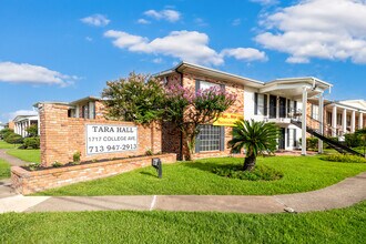 Tara Hall in Houston, TX - Foto de edificio - Building Photo