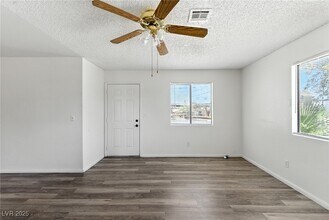 215 Zinc St in Henderson, NV - Building Photo - Building Photo