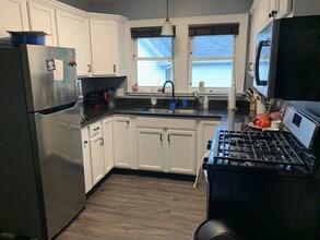 2727 S Shore Dr, Unit A in Milwaukee, WI - Building Photo - Building Photo