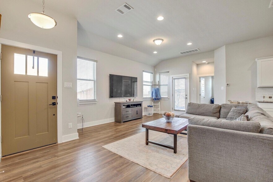 501 Peace Dr in Liberty Hill, TX - Building Photo