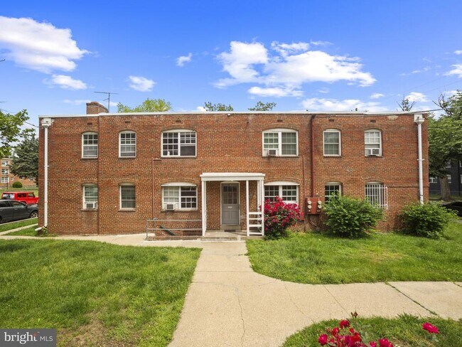 10 Danbury St SE in Washington, DC - Building Photo - Building Photo