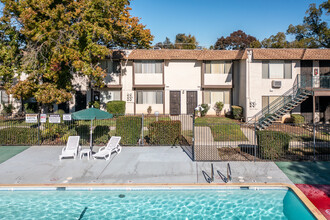 Continental Terrace in Sacramento, CA - Foto de edificio - Building Photo