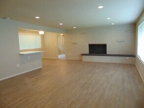 10454 NE 17th St in Bellevue, WA - Building Photo - Building Photo