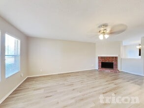 2983 Celian Dr in Grand Prairie, TX - Foto de edificio - Building Photo