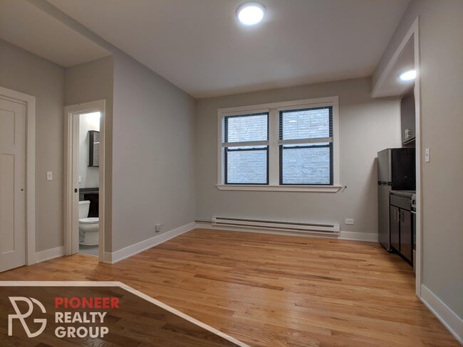 4542 N Damen Ave, Unit #4546-201 in Chicago, IL - Building Photo - Building Photo