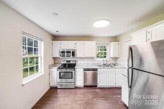 3425 Anson St, Unit 104 in Charlotte, NC - Building Photo - Building Photo
