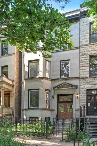 862 W Newport Ave in Chicago, IL - Building Photo