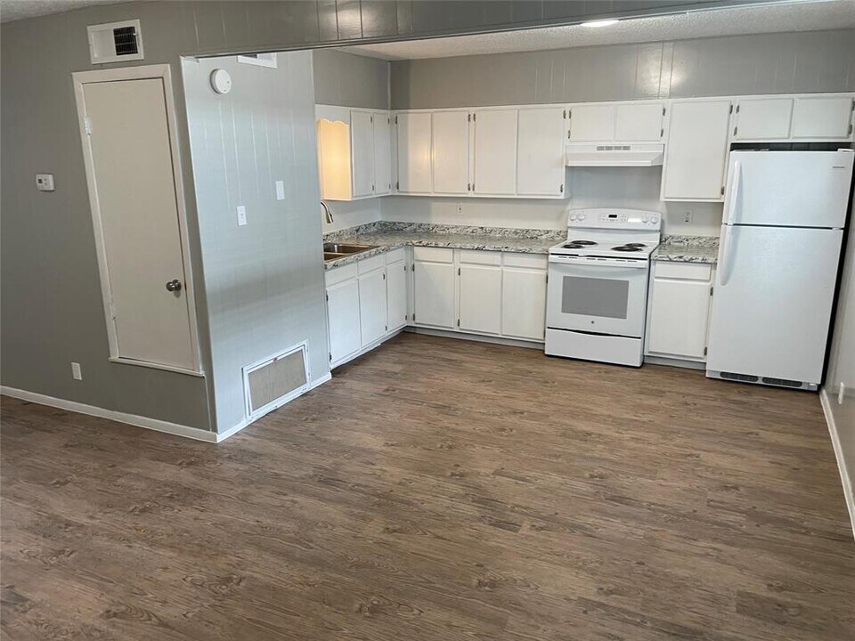 1209 Vance St in Taylor, TX - Building Photo
