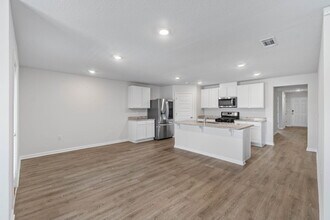 4603 Honor Guard Wy in Crestview, FL - Building Photo - Building Photo