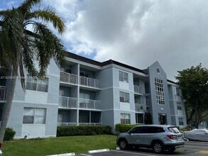 8560 SW 212th St in Cutler Bay, FL - Building Photo - Building Photo
