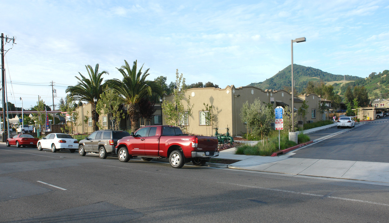 Royal Court Apartments in Morgan Hill, CA - Building Photo