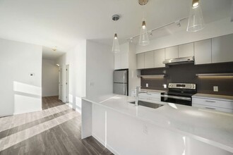 839 Beacon St, Unit 206 in Boston, MA - Building Photo - Building Photo