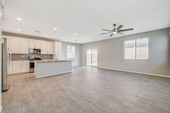 408 Stephen Clear Ave in North Las Vegas, NV - Building Photo - Building Photo