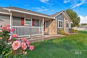 9380 Ruth Marie Dr in Middleton, ID - Building Photo