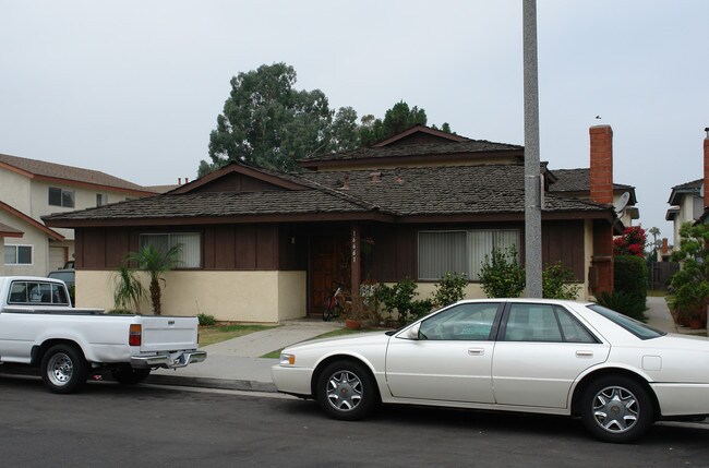 16661 Blanton St in Huntington Beach, CA - Building Photo - Building Photo