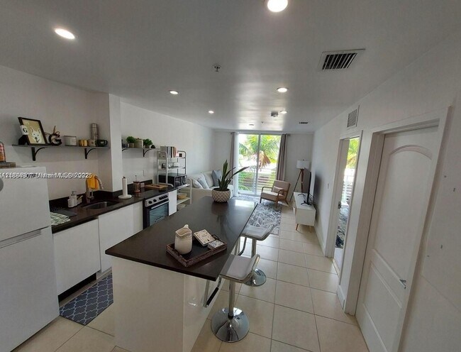 945 Michigan Ave in Miami Beach, FL - Building Photo - Building Photo