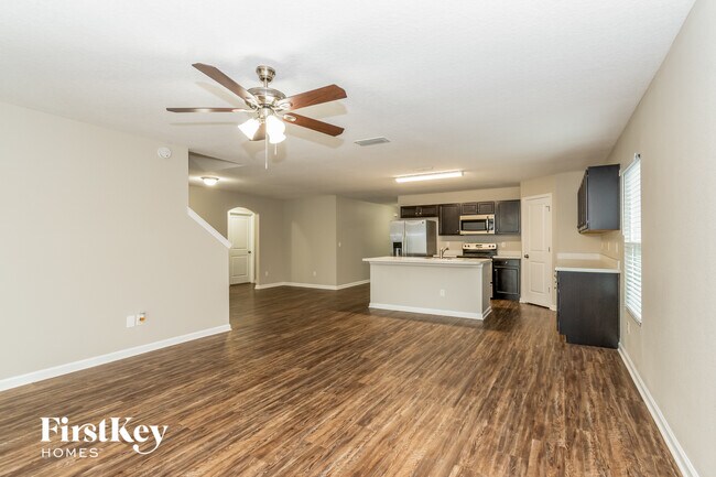 9836 Marine Ct in Jacksonville, FL - Foto de edificio - Building Photo