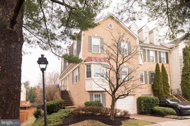 8016 Merry Oaks Ln in Vienna, VA - Building Photo - Building Photo