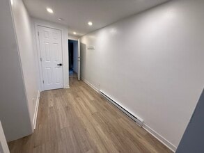 7032 Birnam Rue in Montréal, QC - Building Photo - Building Photo