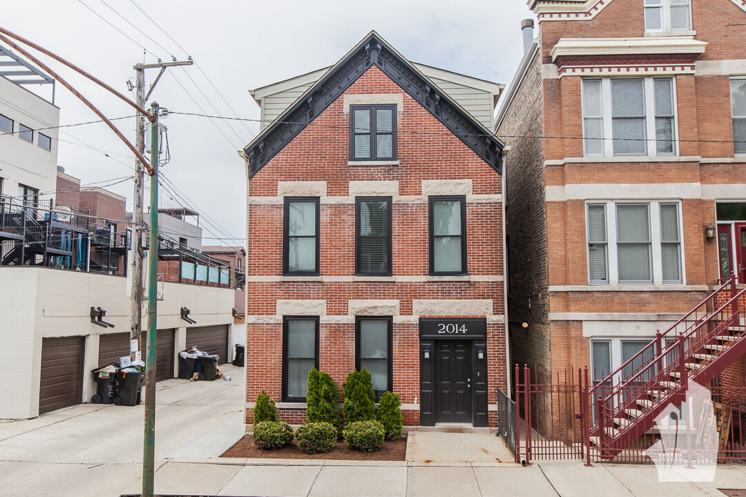 2014 N Wolcott Ave, Unit 1 in Chicago, IL - Building Photo