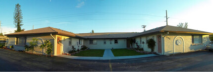 Fountain Aire Apartments in Cape Coral, FL - Foto de edificio - Building Photo