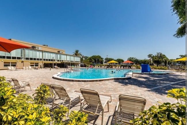2380 World Parkway Blvd, Unit 28 in Clearwater, FL - Foto de edificio - Building Photo