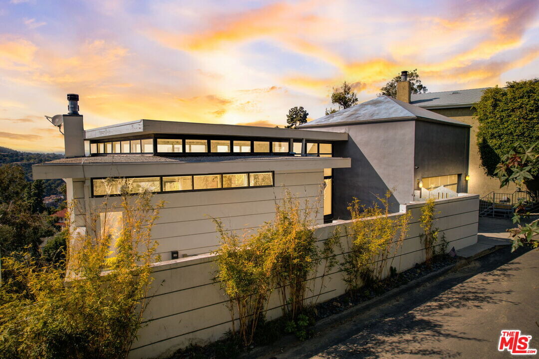 3223 Tareco Dr in Los Angeles, CA - Building Photo